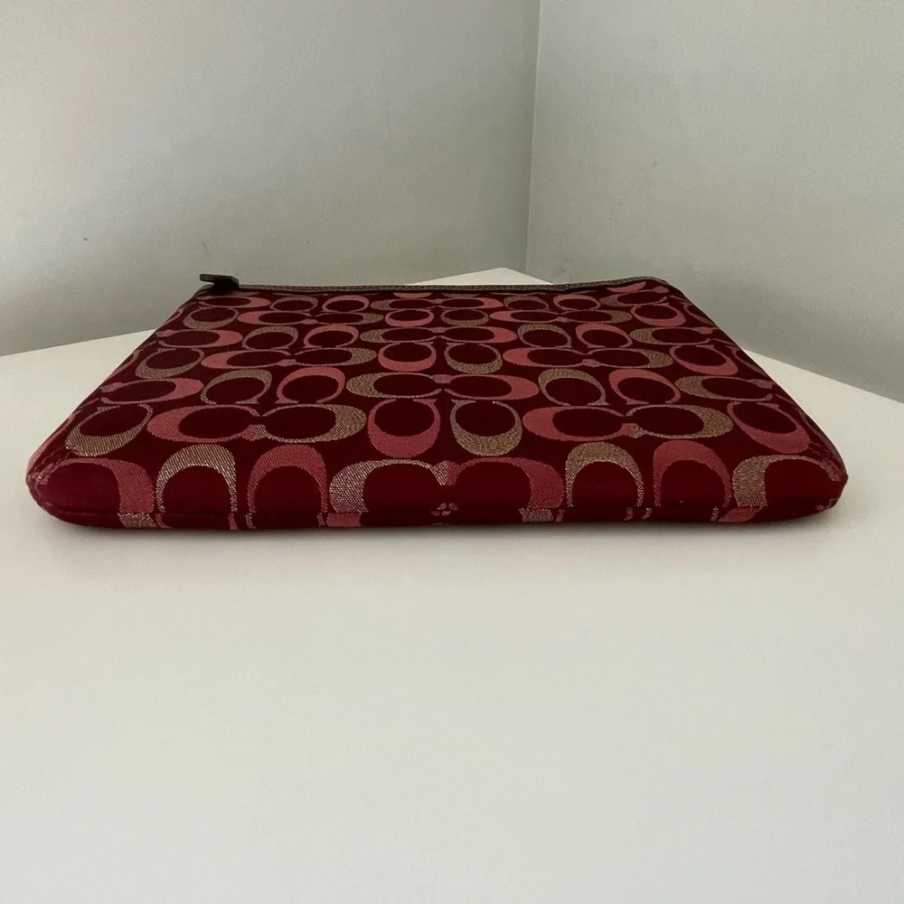 Coach iPad Case Sleeve Signature
Logo tablet iPad sleeve case - Picture 6 of 11